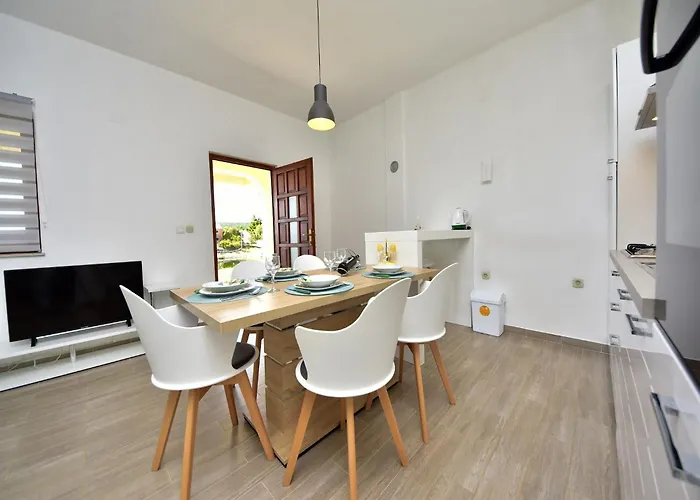 Coastal Retreat In Апартаменты Krusevo (Zadar)