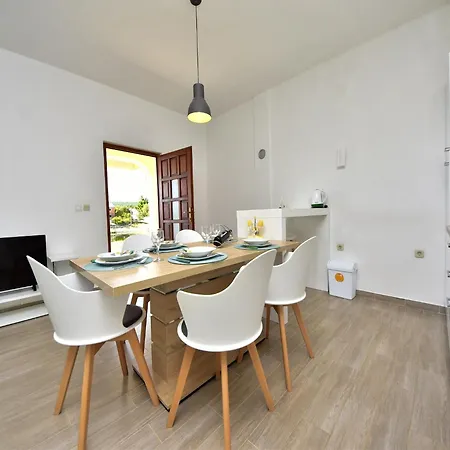 Coastal Retreat In Appartamento Kruševo