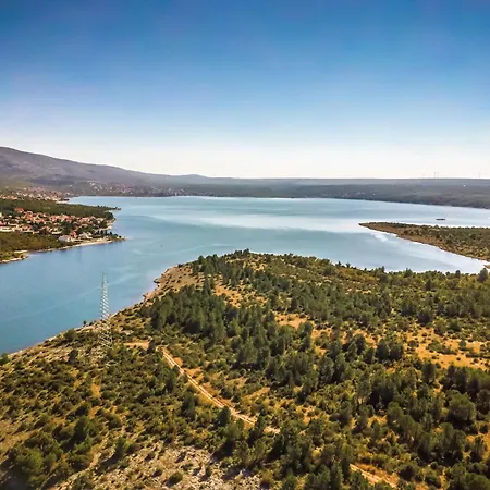Coastal Retreat In דירה