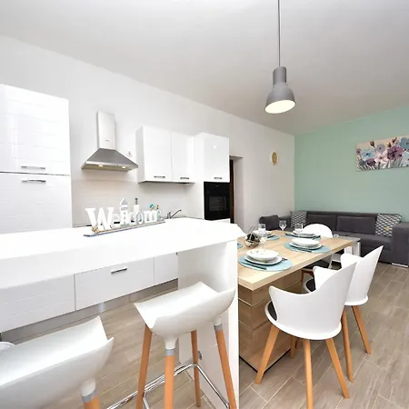Coastal Retreat In Appartamento Kruševo