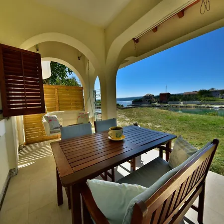 Appartamento Coastal Retreat In *
