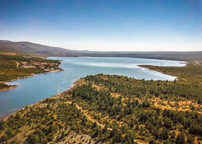 Coastal Retreat In דירה