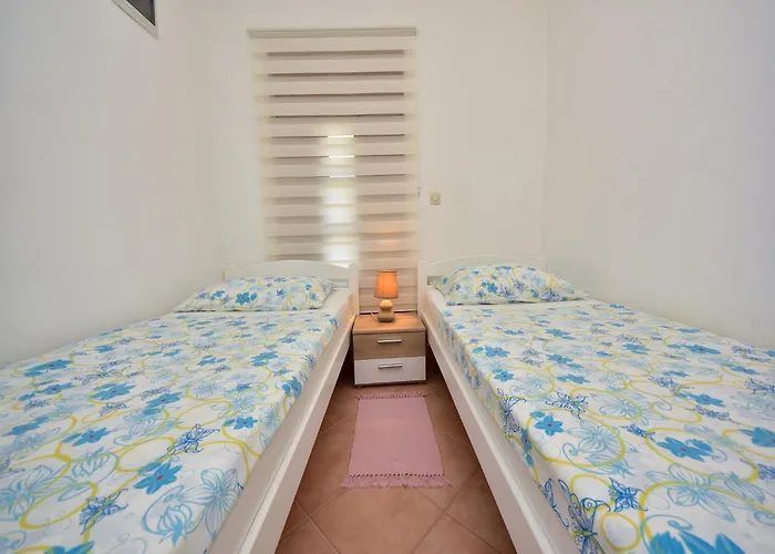 Coastal Retreat In דירה